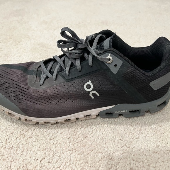 On Men’s Cloudflow Wide Fit - Picture 6 of 6